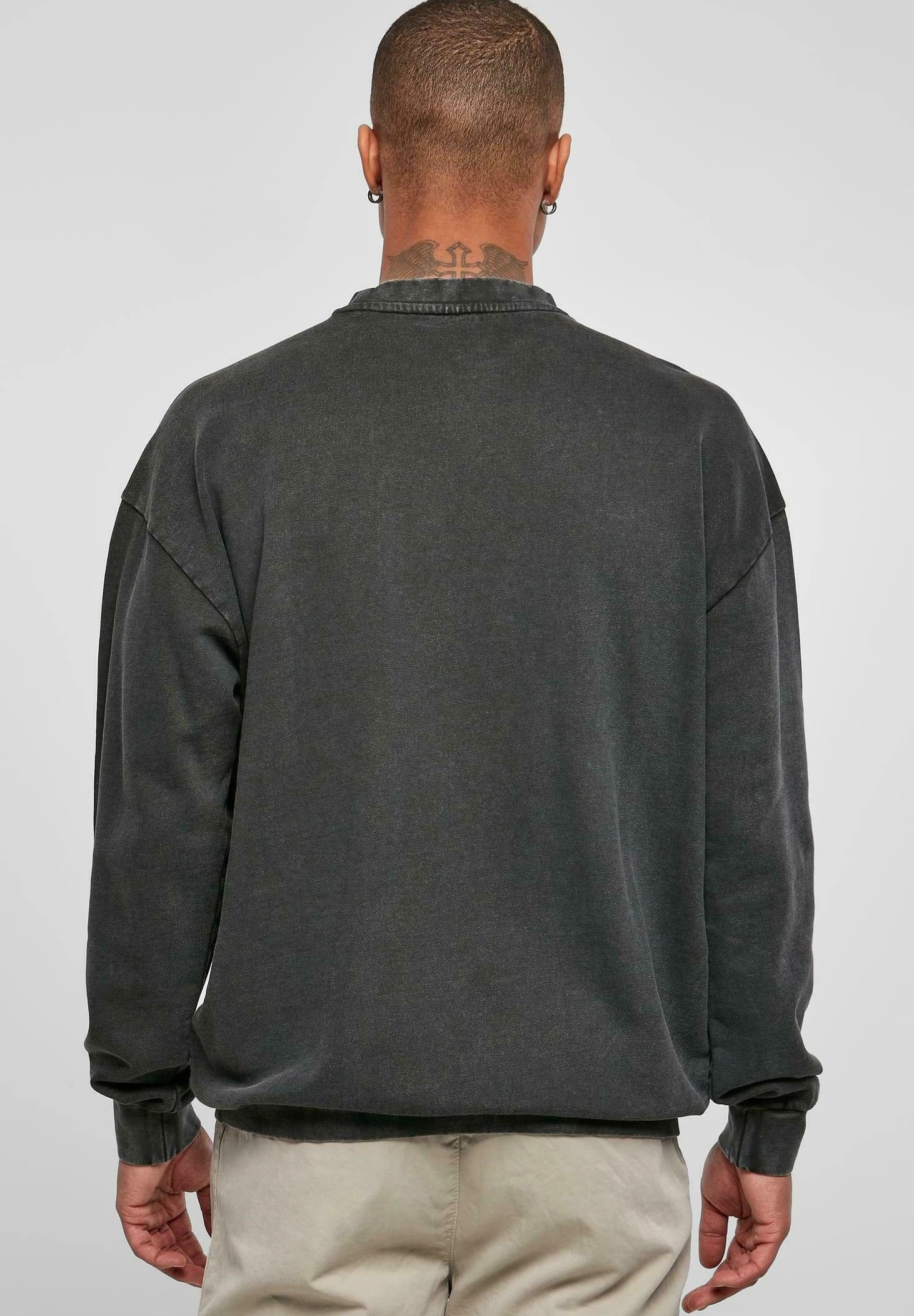 URBAN CLASSICS Small Embroidery Crew - Sweatshirt - Black – Image 3