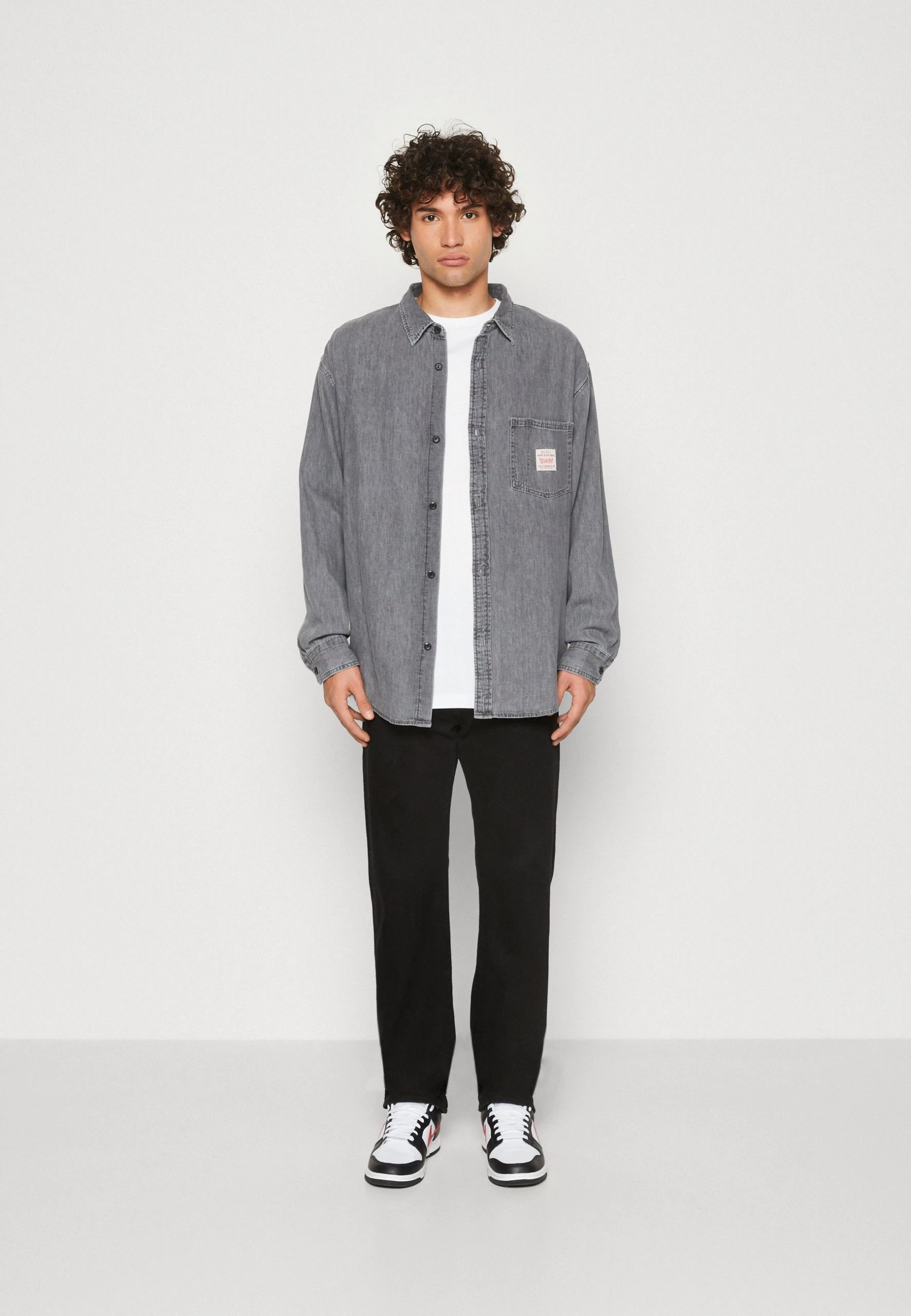 Levi's® Workwear Waller 1 Pocket Shirt - Chemise - Black Denim – Image 2