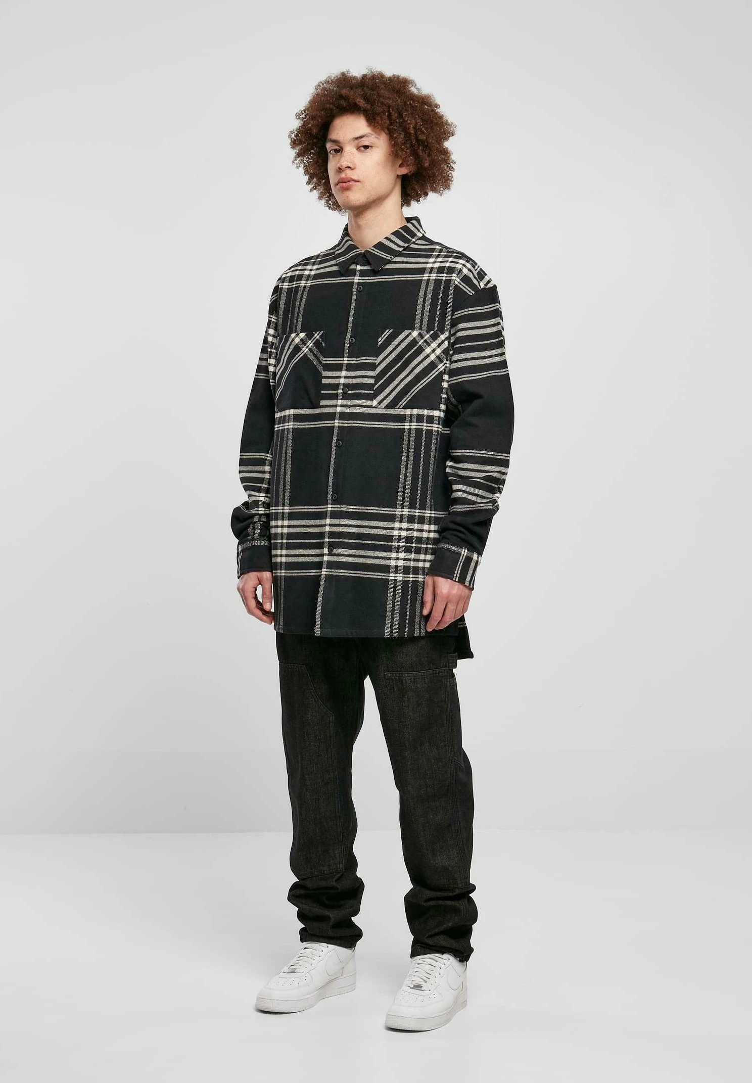 URBAN CLASSICS Long Oversized Checked Summit - Chemise - Black – Image 2