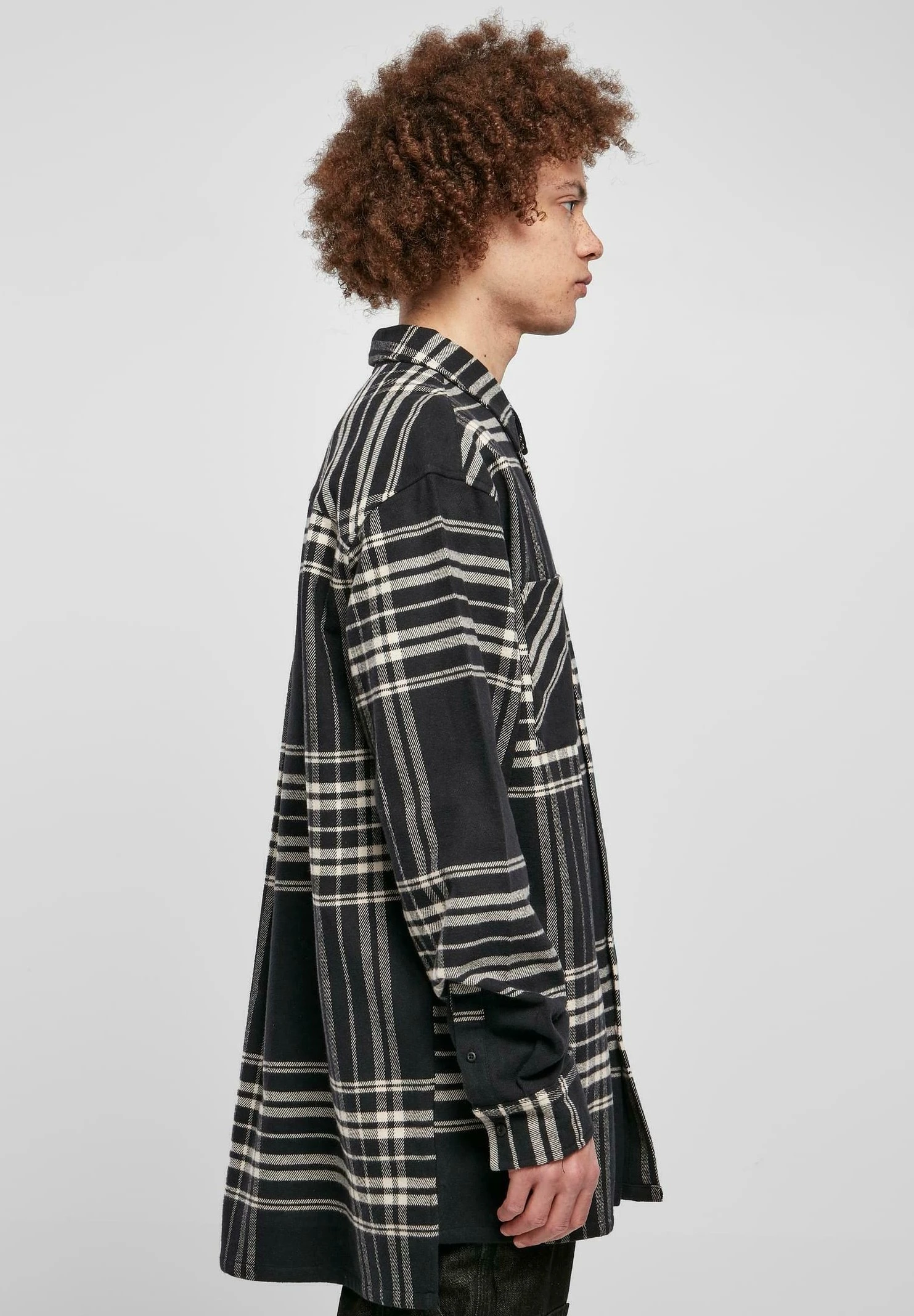 URBAN CLASSICS Long Oversized Checked Summit - Chemise - Black – Image 4