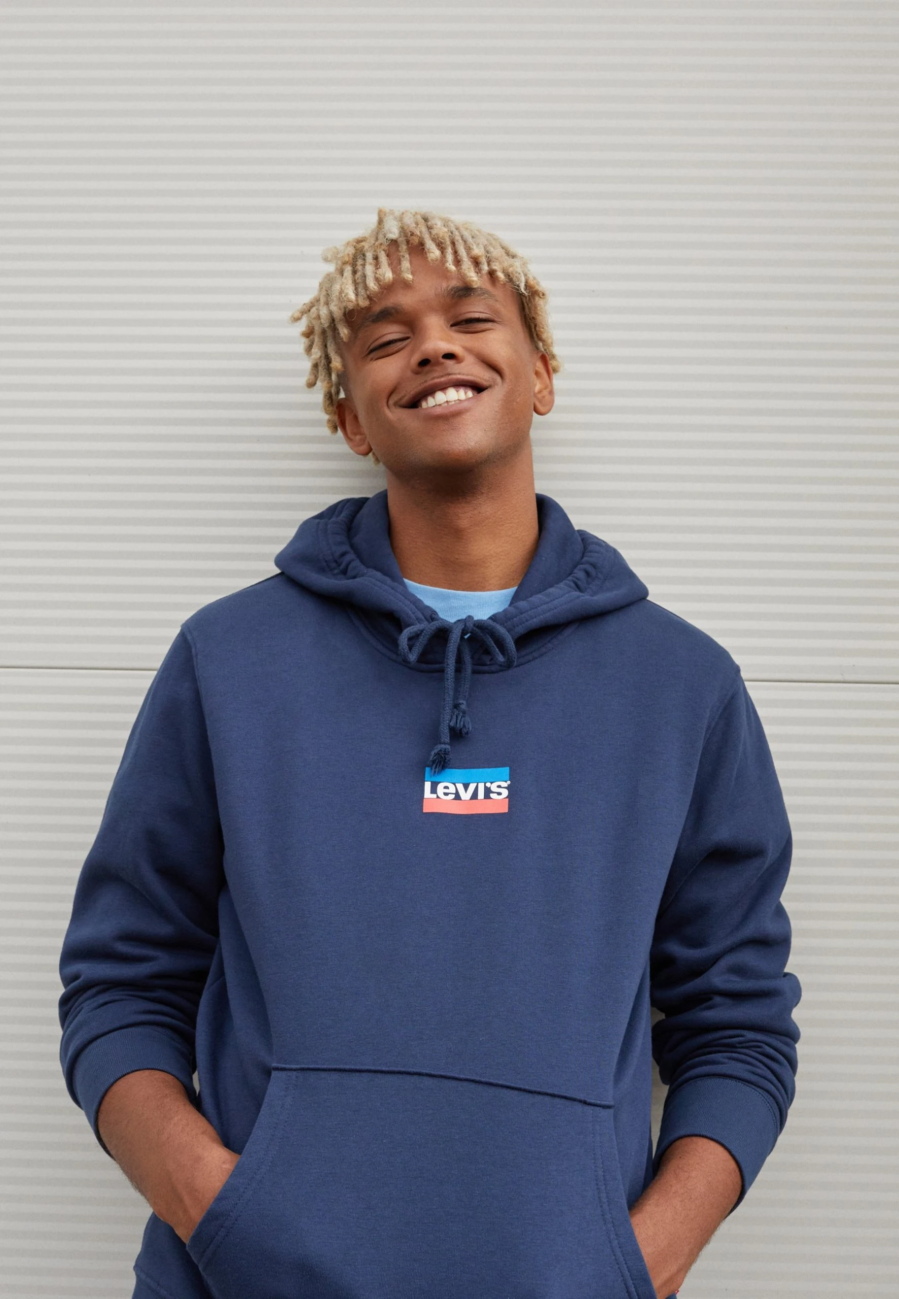 Levi's Standard Graphic Hoodie - Sweat À Capuche - Dress Blues – Image 3