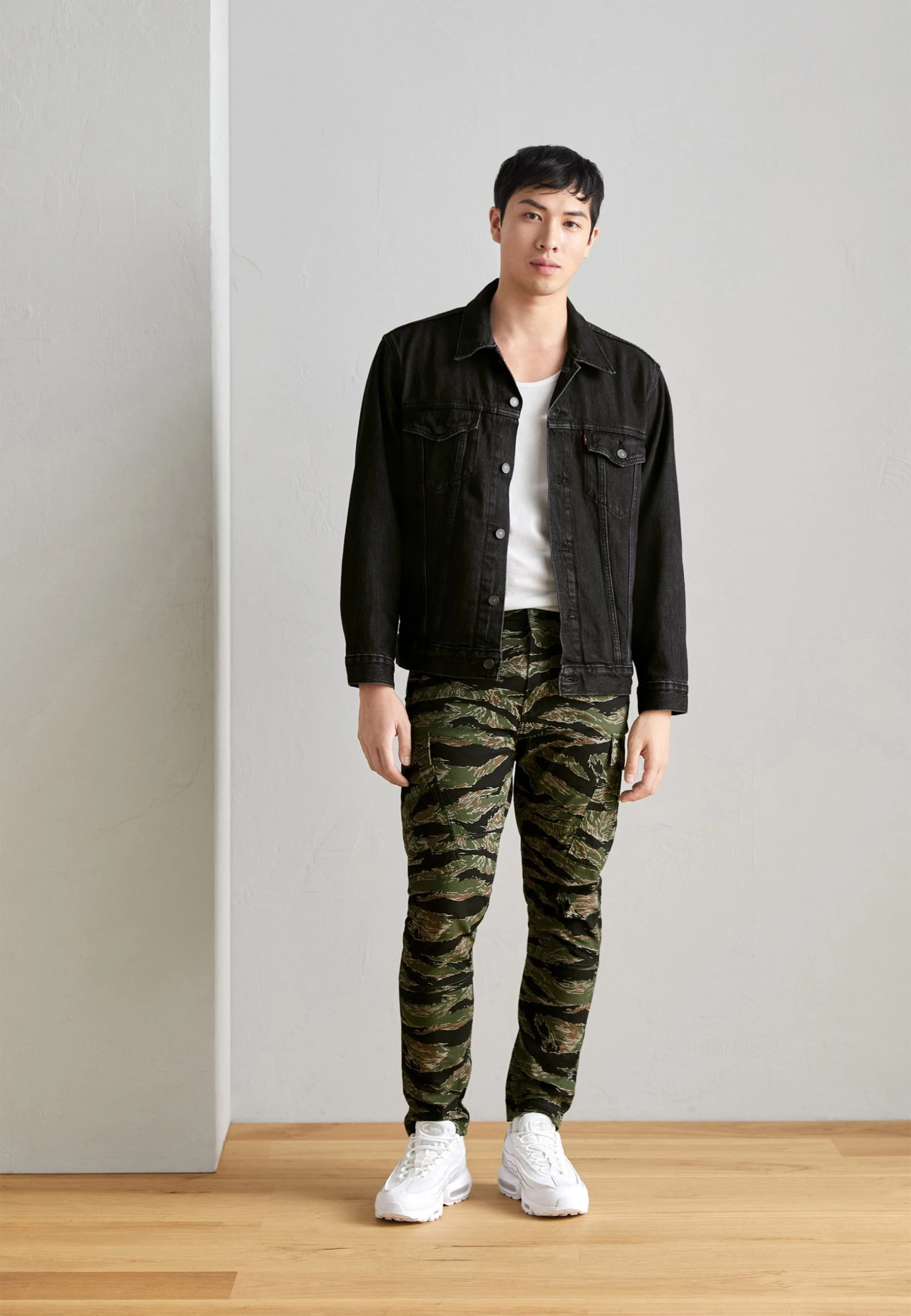 Levi's New Relaxed Fit Trucker - Veste En Jean - Black Denim – Image 2