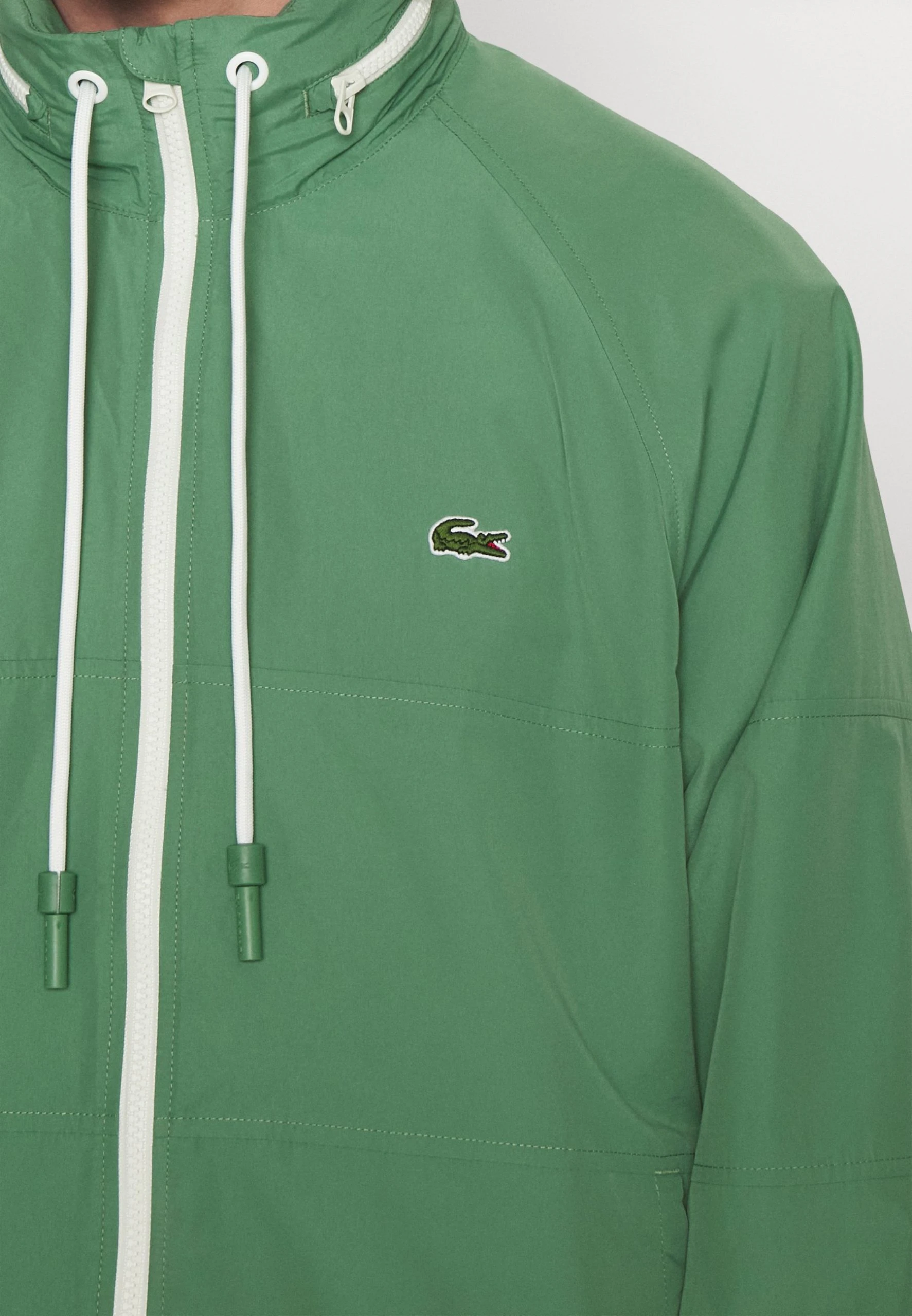 Lacoste Veste Légère - Vert Kaki – Image 7
